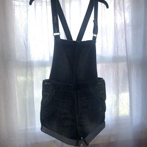 NWOT Levi’s Overall Shorts